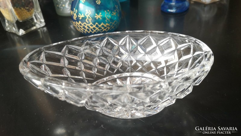 Egg-shaped crystal bowl 15 cm long