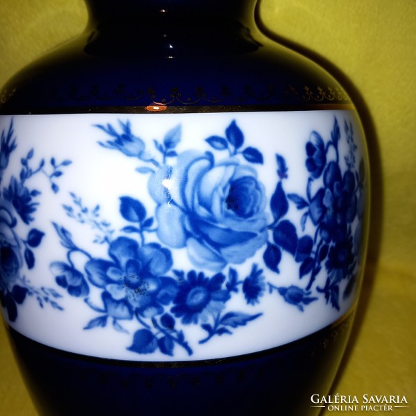 Royal porcelán, Bavaria, KPM. 77/4 sorszámú porcelán váza.