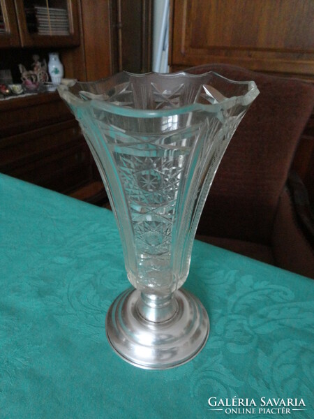 Ezüst talpú kristály váza