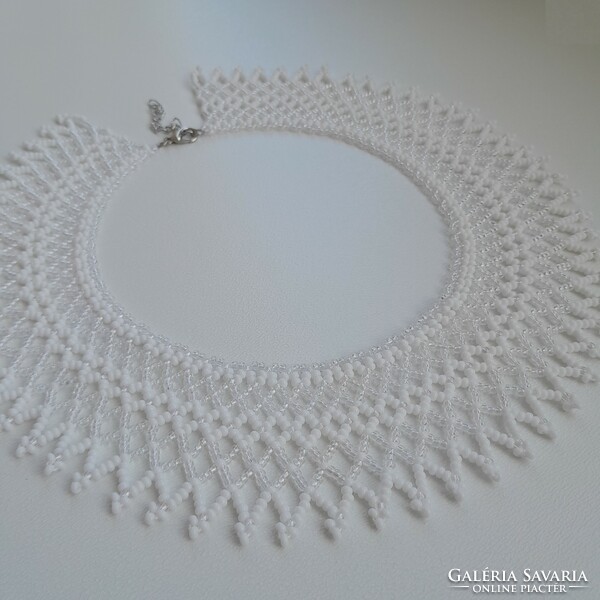 Pearl necklace, pearl collar