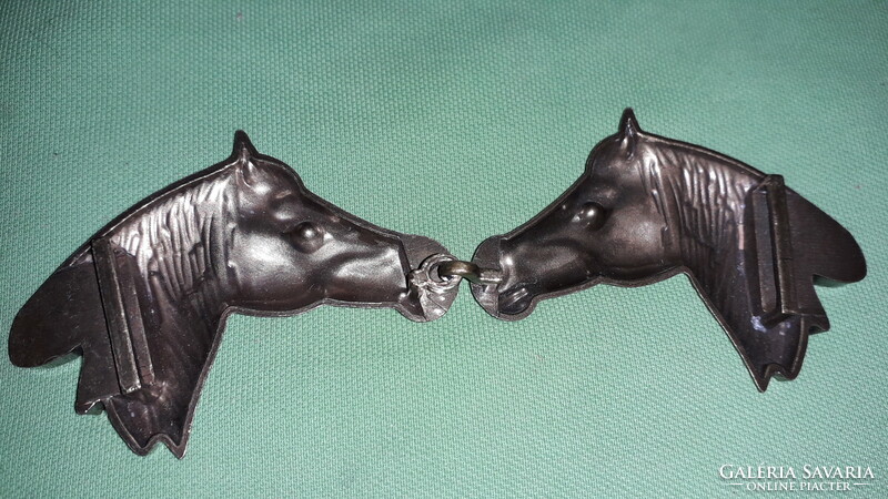 Retro very nicely crafted cast horse head copper belt buckle 15 x 5 cm as shown in the pictures