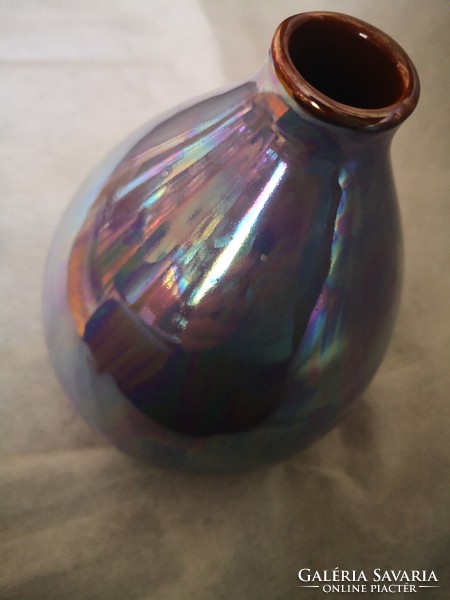 Beautiful iridescent, mirror-like purple actor's vase (eosin)