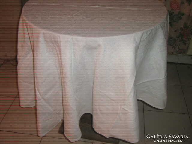 Beautiful tulip round white woven damask tablecloth