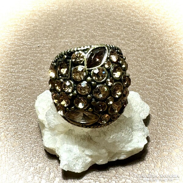 Modern nagy kristály gyűrű, strassz statement gyűrű, csillogó alkalmi kristály ékszer: 52mm körméret