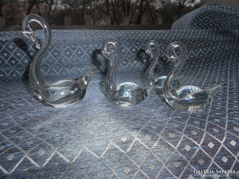 4 handmade solid glass swans with three small chicks-- the price applies to 4 pieces (3+1)