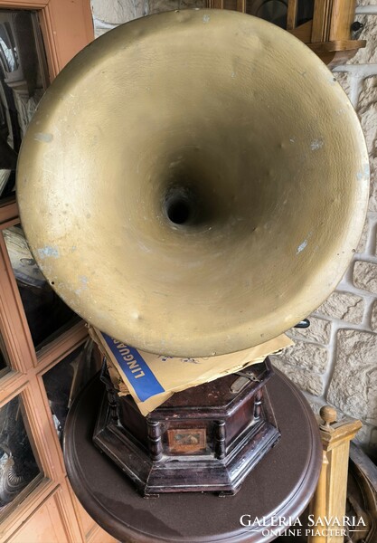 Antique working beautiful heavy funnel gramophone. Also video