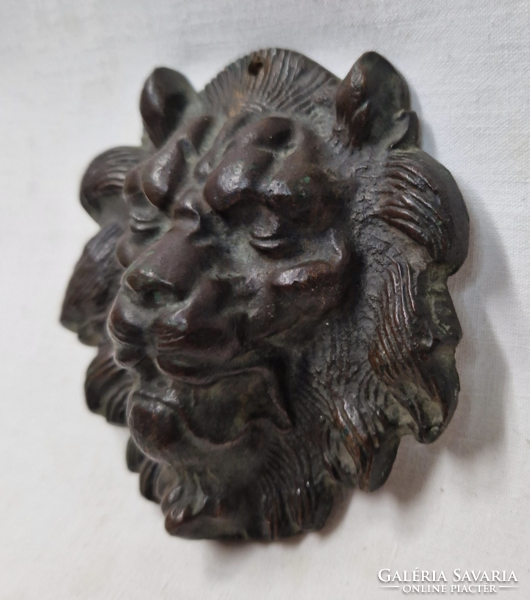 Antik bronz oroszlán fej szép állapotban 362 g. 10 cm.