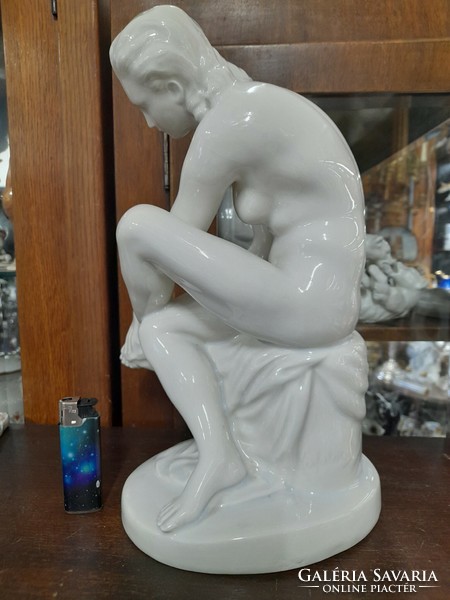Old Kisfalud strobl Zsigmond 1884-1975, figure porcelain statue of female nude in towel. 33 Cm.