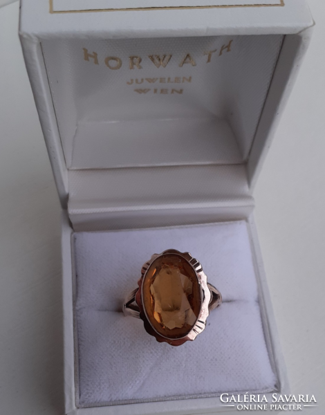 Retro gold-colored copper women's ring adorned with an orange set polished glass stone