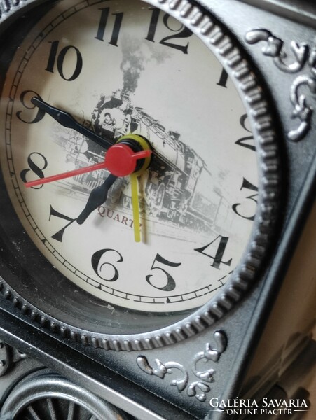 Table clock in the shape of a steam locomotive from the legacy of the photographer 