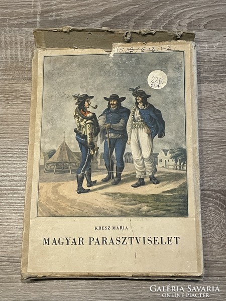 Mária Kresz: Hungarian peasant dress book 1956