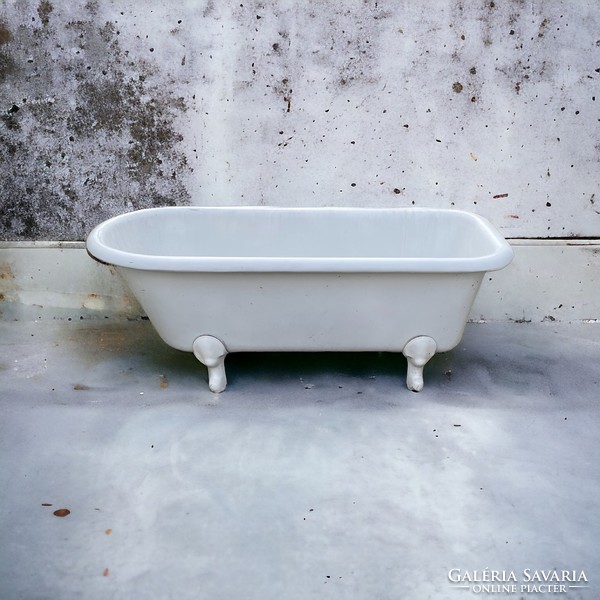 Retro, loft, vintage design thick-walled plate bathtub