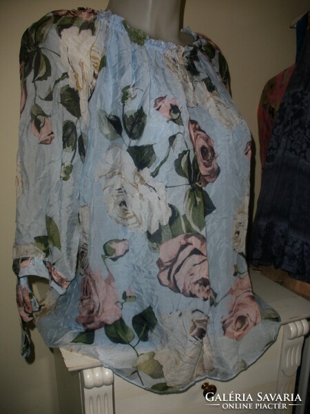 Top with blue silk and white rose