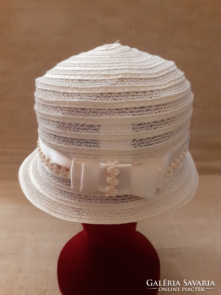 Elegant Italian women's summer hat with a short brim in nice condition with branding on the inside and certificate