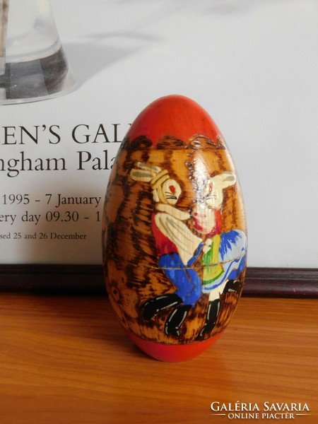 Wooden Easter egg - can be opened.