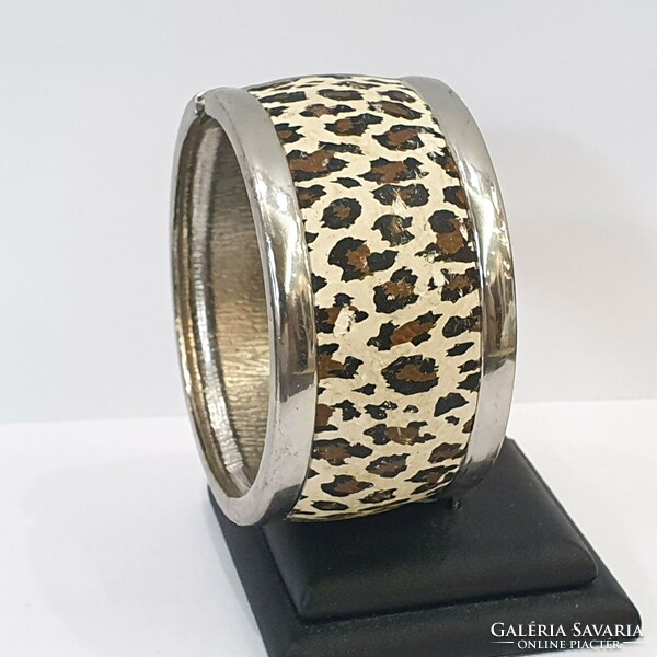 Napier new york 1970's marked leopard print bracelet