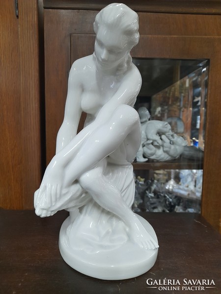 Old Kisfalud strobl Zsigmond 1884-1975, figure porcelain statue of female nude in towel. 33 Cm.