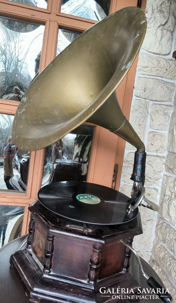 Antique working beautiful heavy funnel gramophone. Also video