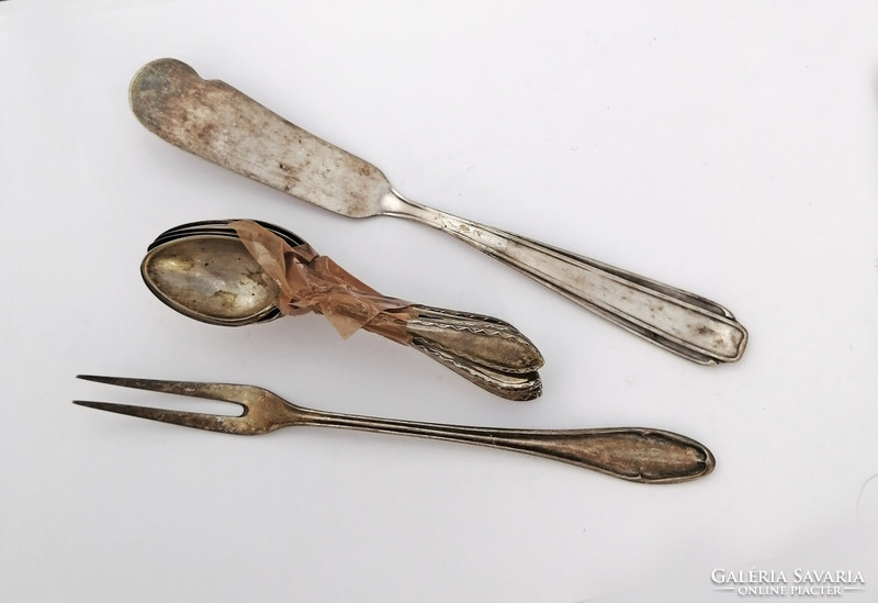 Silver-plated, alpaca cutlery: cake forks, teaspoons, butter knives