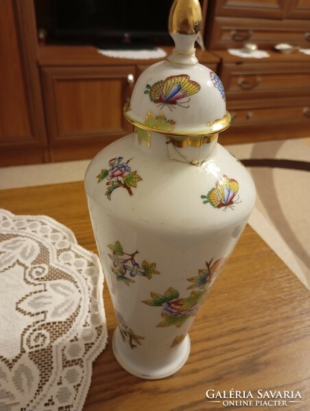 Herend vase with roof