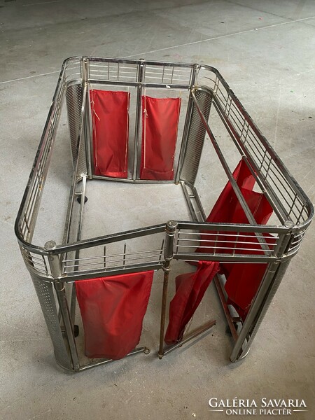 American hotel laundry basket