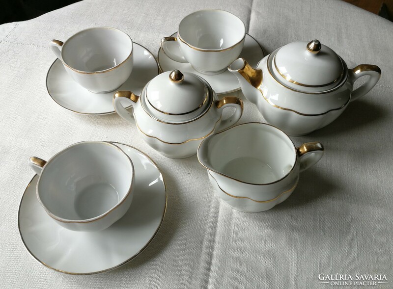 Zsolnay art deco, gerezdes porcelán teáskészlet, arany dekorral