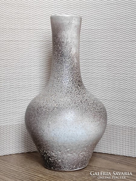 Jelzett iparművészeti színátmenetes mázas kerámia váza G."Maxi" fotóművész hagyatékából