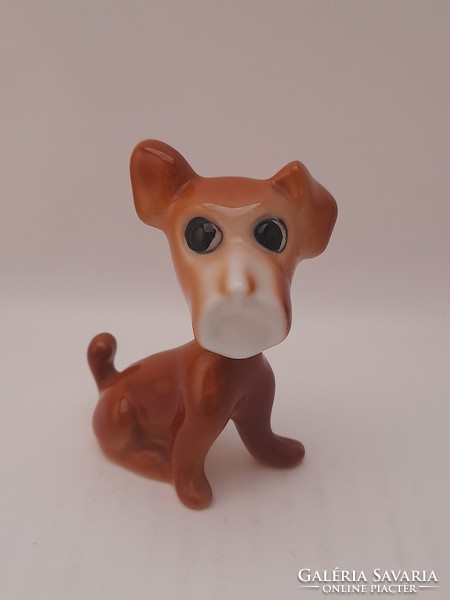 Mozgó fejű porcelán kutya