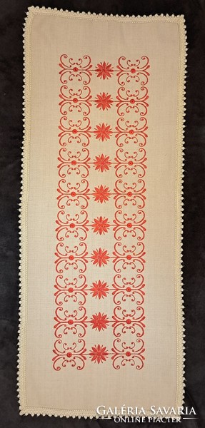 Embroidered runner 1 (4514)