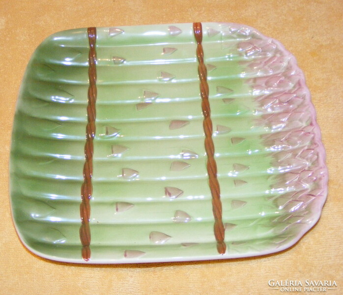 Asparagus-shaped porcelain tray