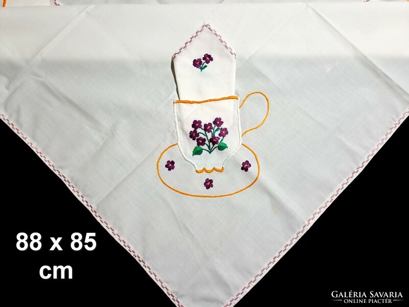 Special tablecloth embroidered with a violet flower pattern with 4 napkins, size on the pictures