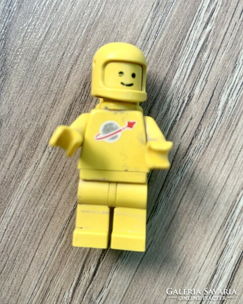 Collectible retro lego astronaut figure sp007