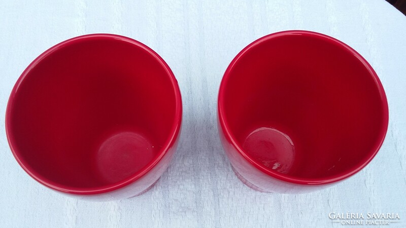 2 red ceramic bowls