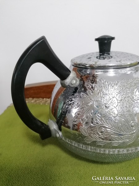 Különleges díszített fém teás kanna
