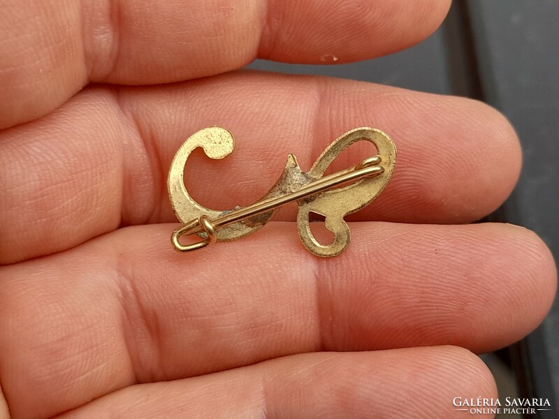 Thick gold-plated brooch