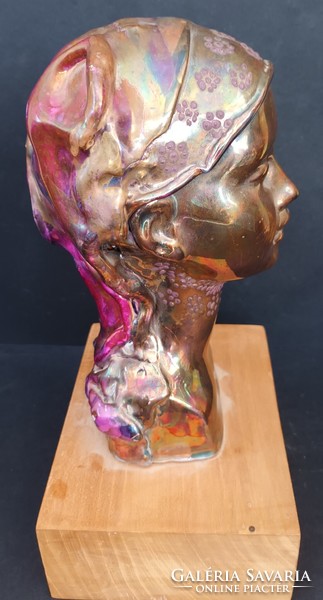 Jakab bori eosinically iridescent ceramic head/bust