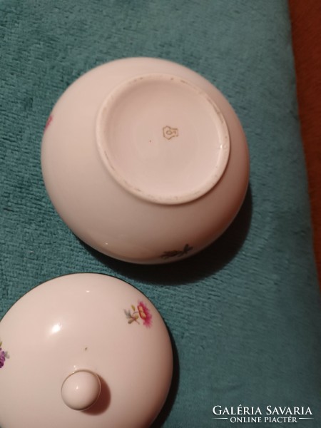 Kőbányai virágmintás porcelán bonbonier, cukortartó, jelzett.