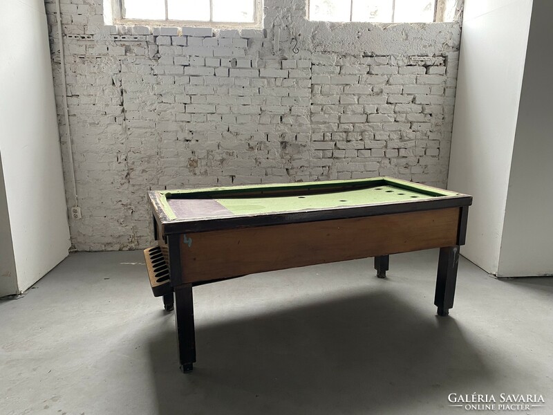 Pool table