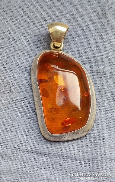 Amber pendant in silver