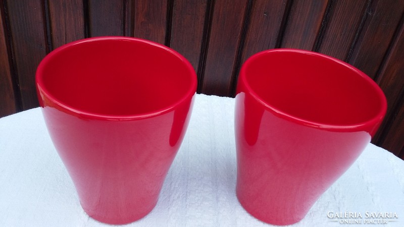 2 red ceramic bowls