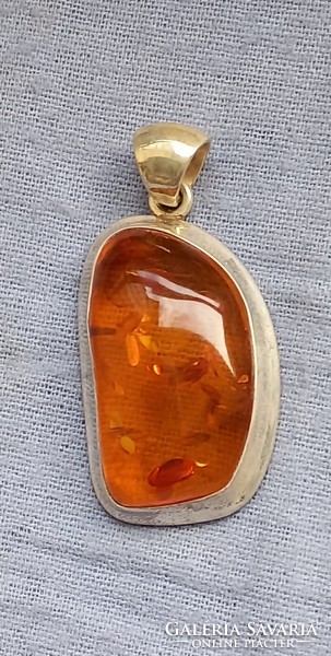 Amber pendant in silver