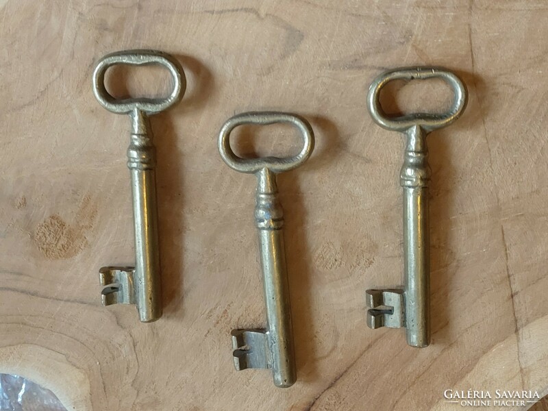 Nice, solid old copper key (10.5 cm) pcs/price, a total of 3 pcs available