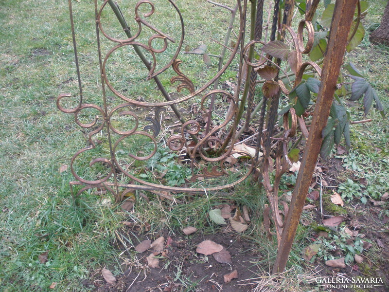 Wrought iron antique garden screen with 2 wings