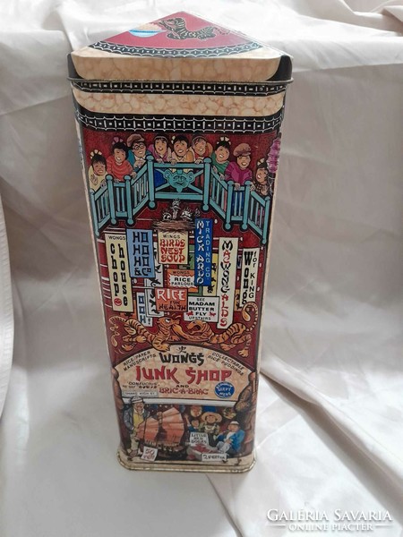 Chinese metal tea box. 30 X 18 x 11 cm.
