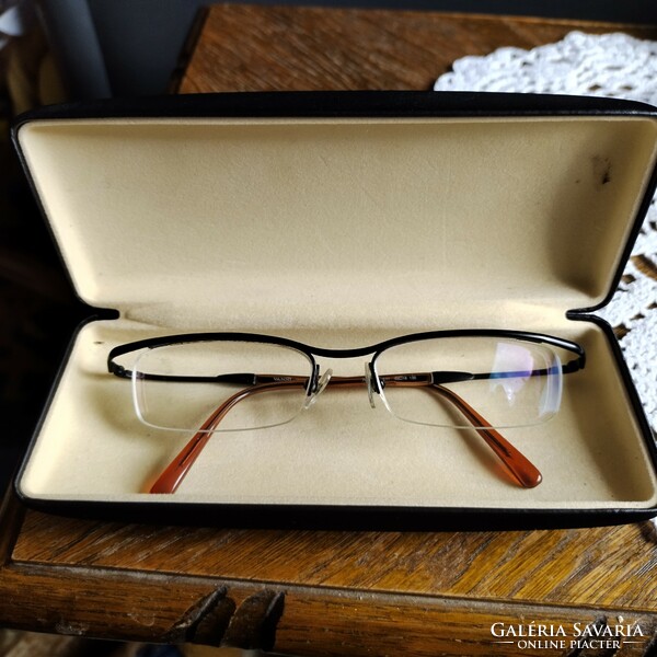 Vanni Italian spectacle frame with floating and flexible stem is new