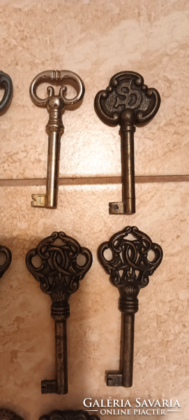 11 pieces of mainly copper special and rare antique keys are for sale together