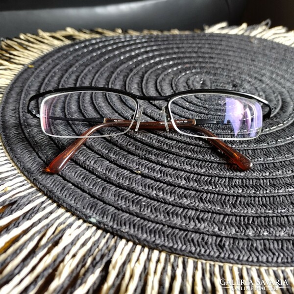 Vanni lebegő és rugalmas szárú olasz szemüveg keret újszerű