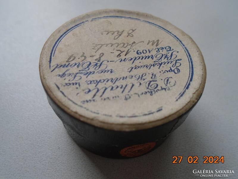 1949-ből belga gyógyszeres doboz figyelmeztető halálfej matricával