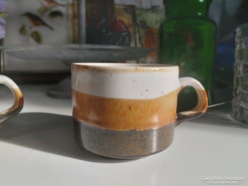 2 darab szép formájú és színű, nagyobb, kerámia csésze