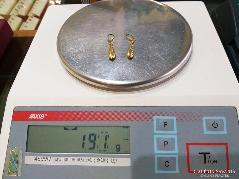 14 Carat gold, 1.91g, a pair of drop-shaped logo earrings (no.: 24/87.)